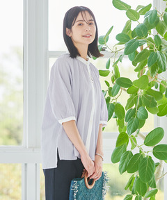 グレー