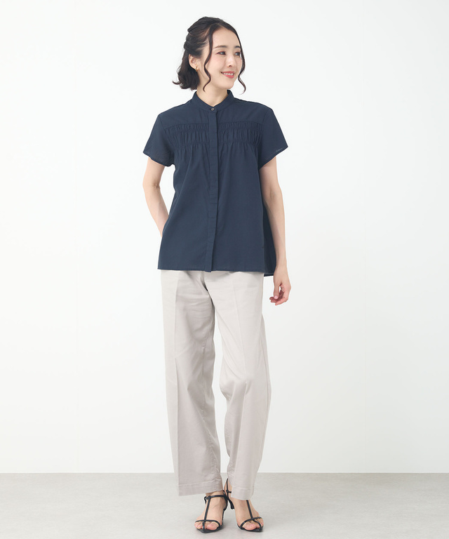 ギャザーデザイン バンドカラー ブラウス【一部店舗限定】