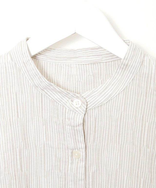 シャーリング ノーカラー ブラウス