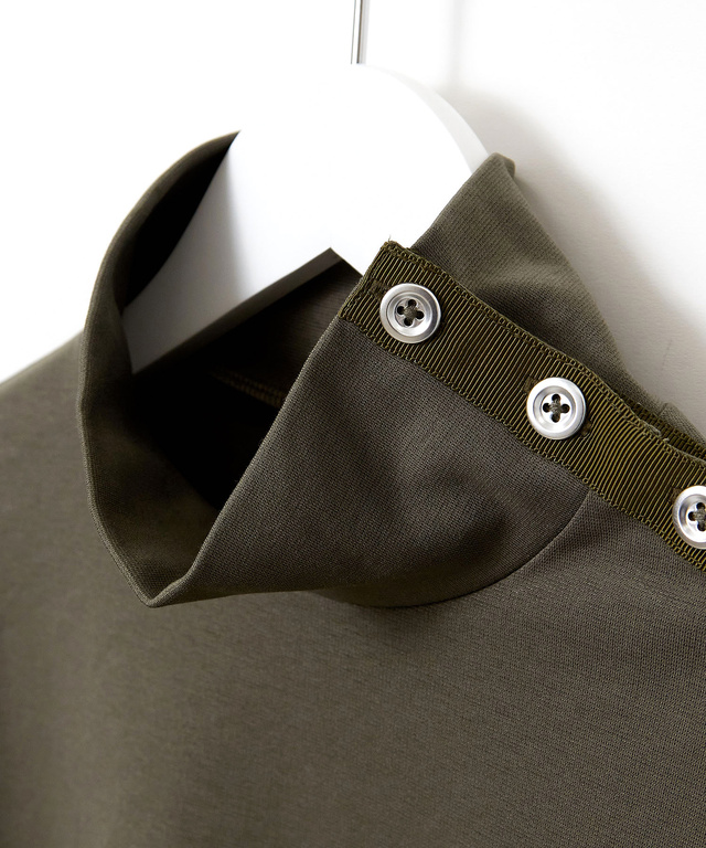 ボタン ハイネック カットソー