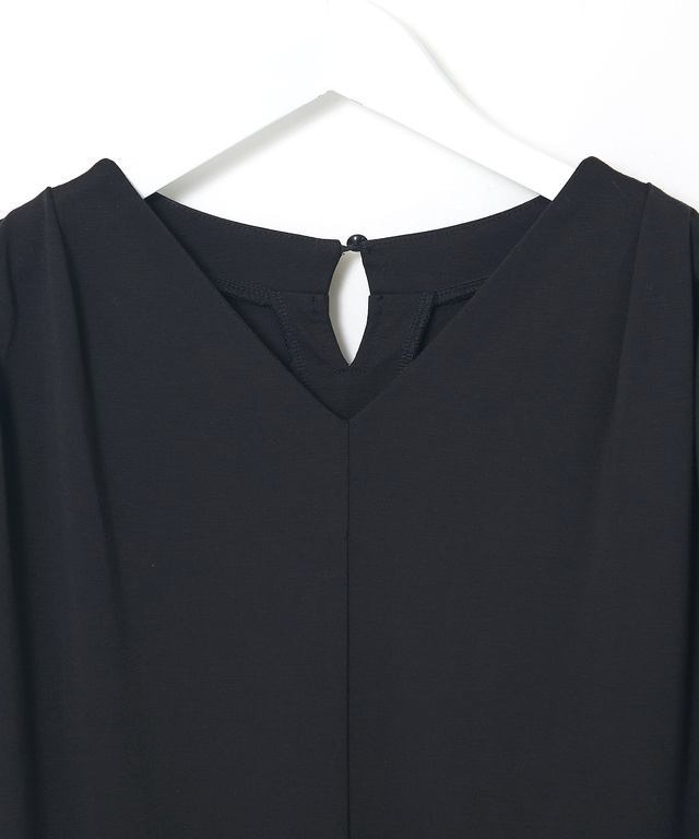 Vネック ロングワンピース【オンラインショップ・一部店舗限定】