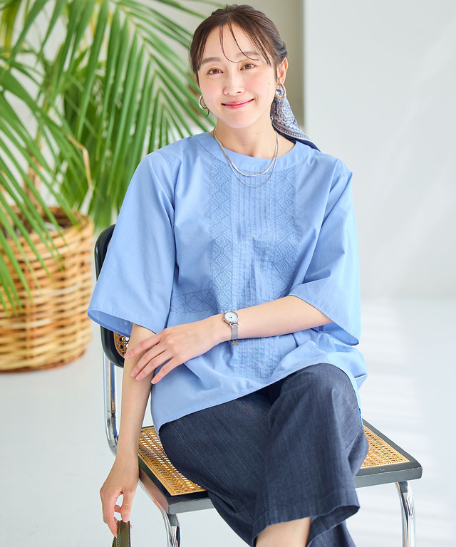 ピンタック 刺繍 ブラウス【オンラインショップ・一部店舗限定】