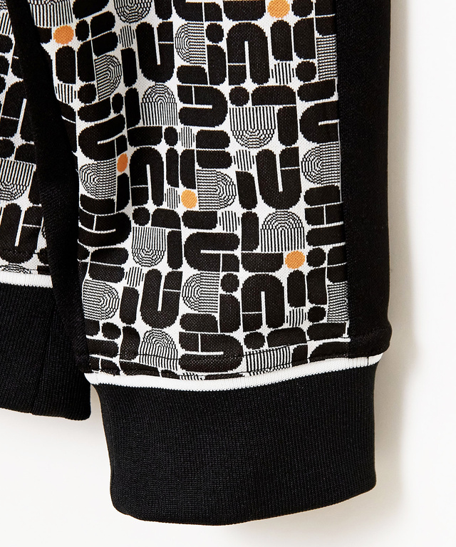 モノグラム ジップ プルオーバー