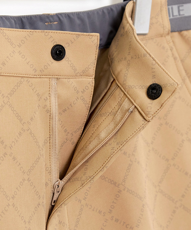 モノグラムプリント テーパード パンツ