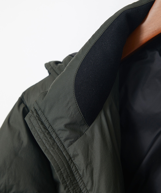 フード付き  スタンドカラー ダウンジャケット