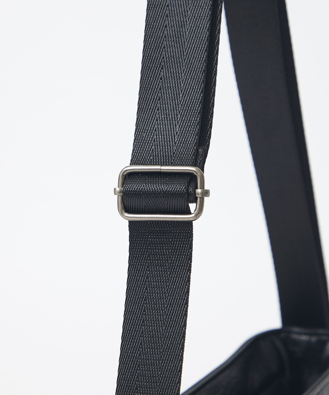 合成皮革 縦型 ショルダーバッグ