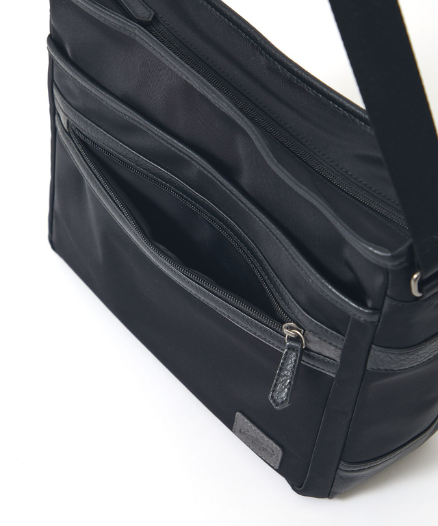 ナイロン フロントポケット ショルダーバッグ