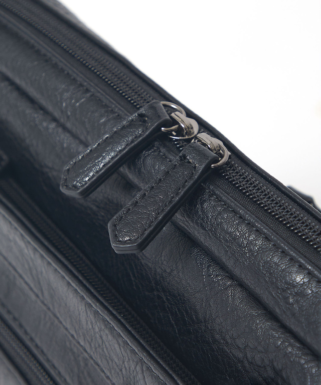 合成皮革 ミドルショルダー バッグ