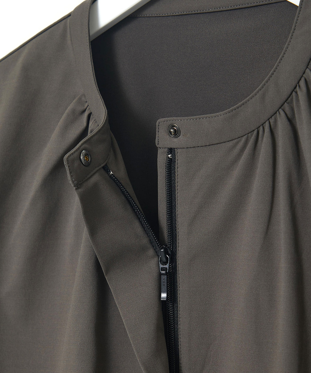 ギャザーデザイン ノーカラー ブルゾン【手洗いOK】