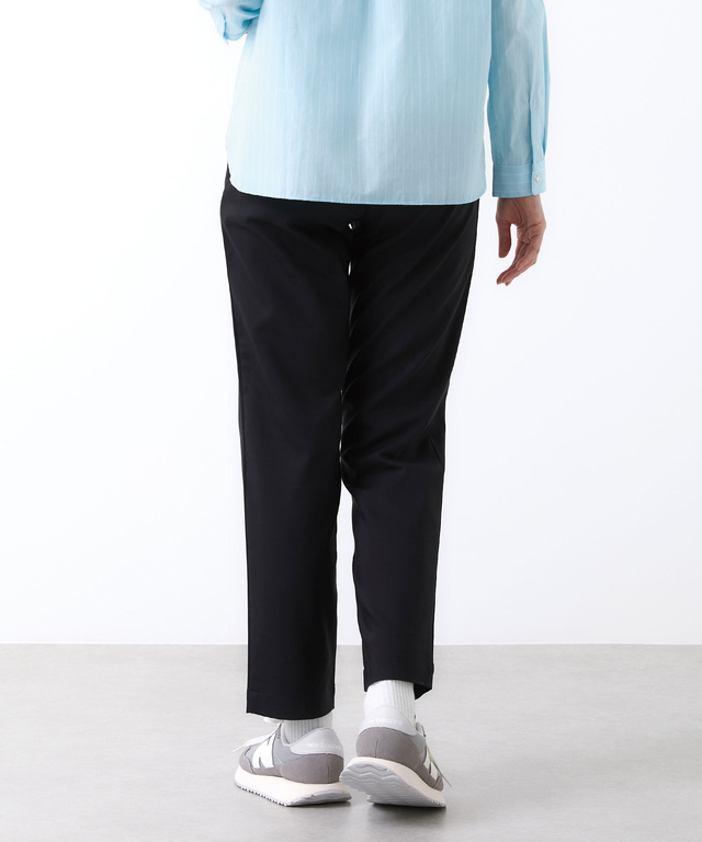 ストレッチ テーパードパンツ