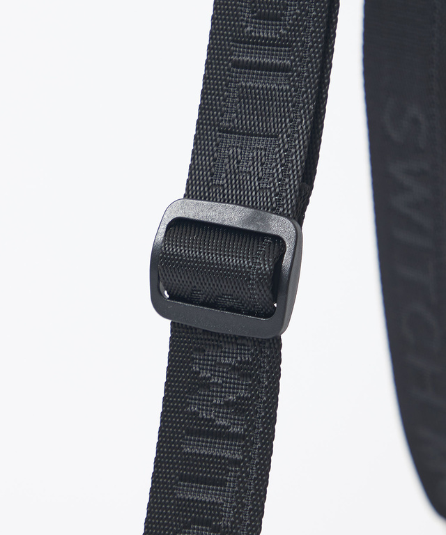 ロゴ刺繍 パデッド ショルダーバッグ